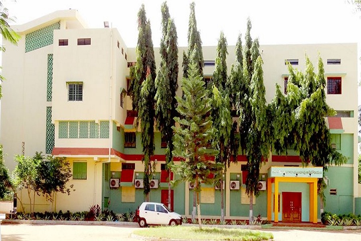 https://cache.careers360.mobi/media/colleges/social-media/media-gallery/10147/2018/12/4/College View of of Sri Sai Baba National Degree College Anantapur_Campus-View.JPG
